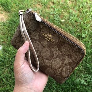 NWOT! COACH DOUBLE CORNER ZIP WRISTLET
